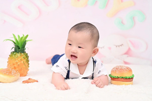 赤壁宝宝在妈妈肚子里